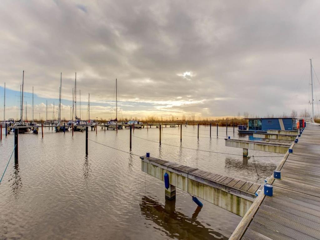 Modern Houseboat In Marina Of Volendam Hotel ภายนอก รูปภาพ
