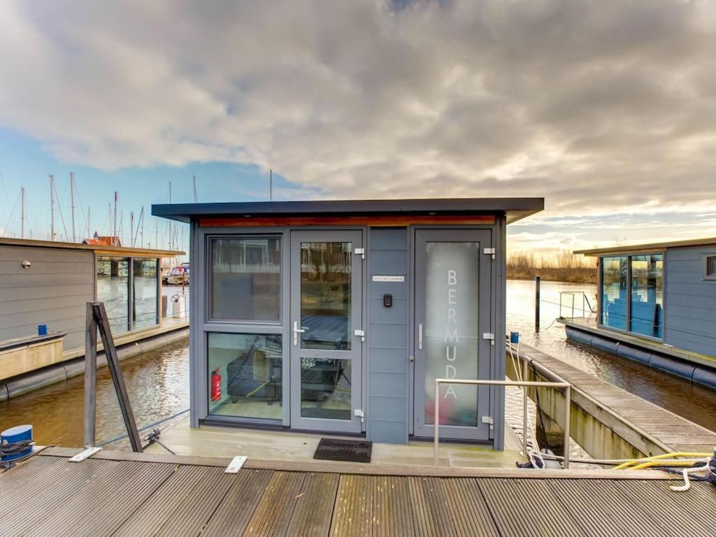 Modern Houseboat In Marina Of Volendam Hotel ภายนอก รูปภาพ