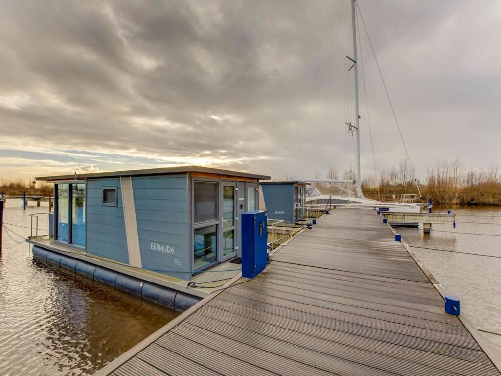 Modern Houseboat In Marina Of Volendam Hotel ภายนอก รูปภาพ
