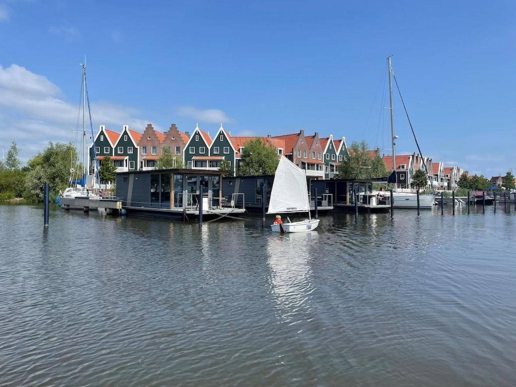 Modern Houseboat In Marina Of Volendam Hotel ภายนอก รูปภาพ