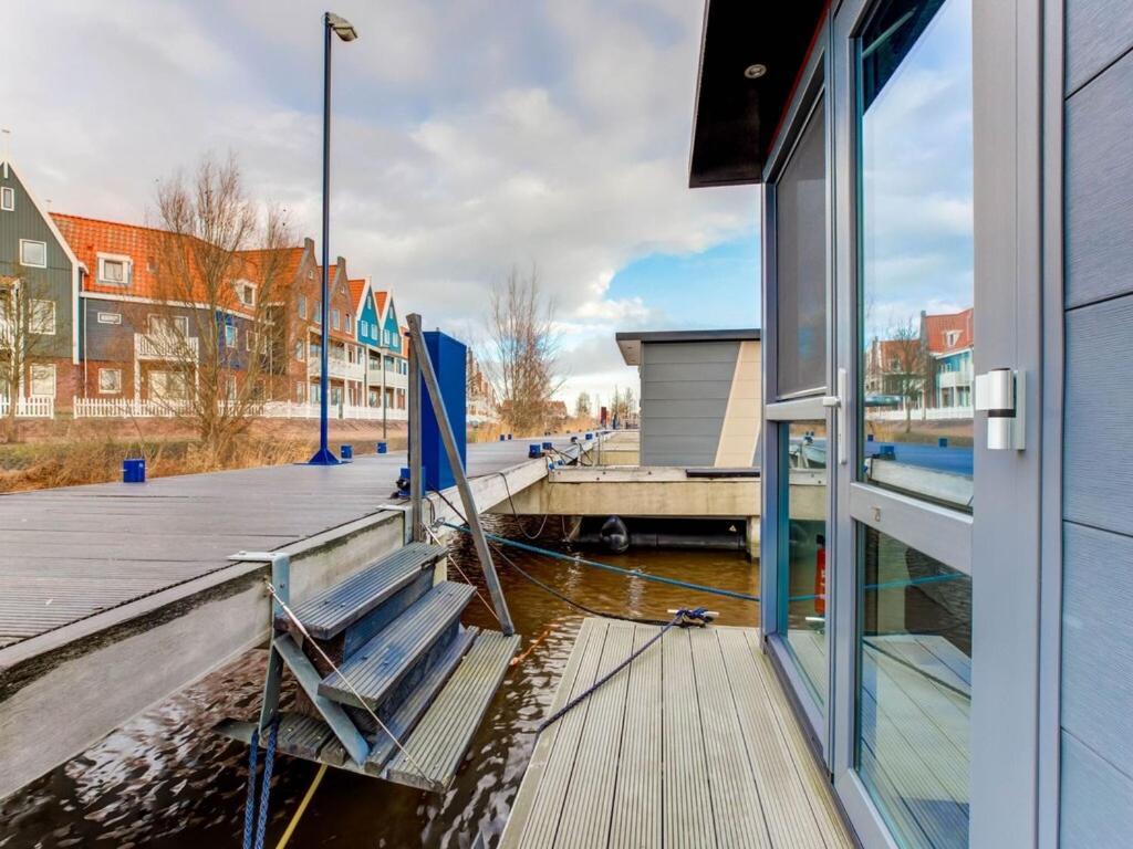 Modern Houseboat In Marina Of Volendam Hotel ภายนอก รูปภาพ