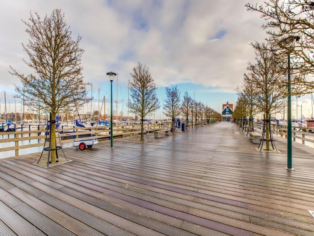 Modern Houseboat In Marina Of Volendam Hotel ภายนอก รูปภาพ
