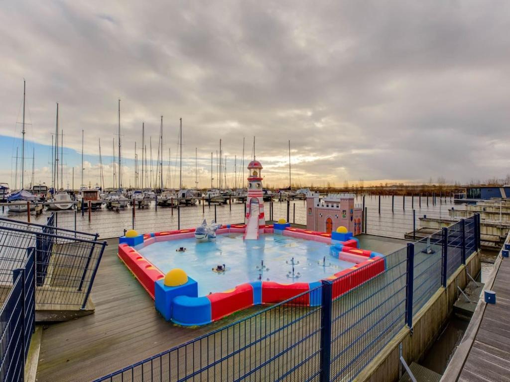 Modern Houseboat In Marina Of Volendam Hotel ภายนอก รูปภาพ