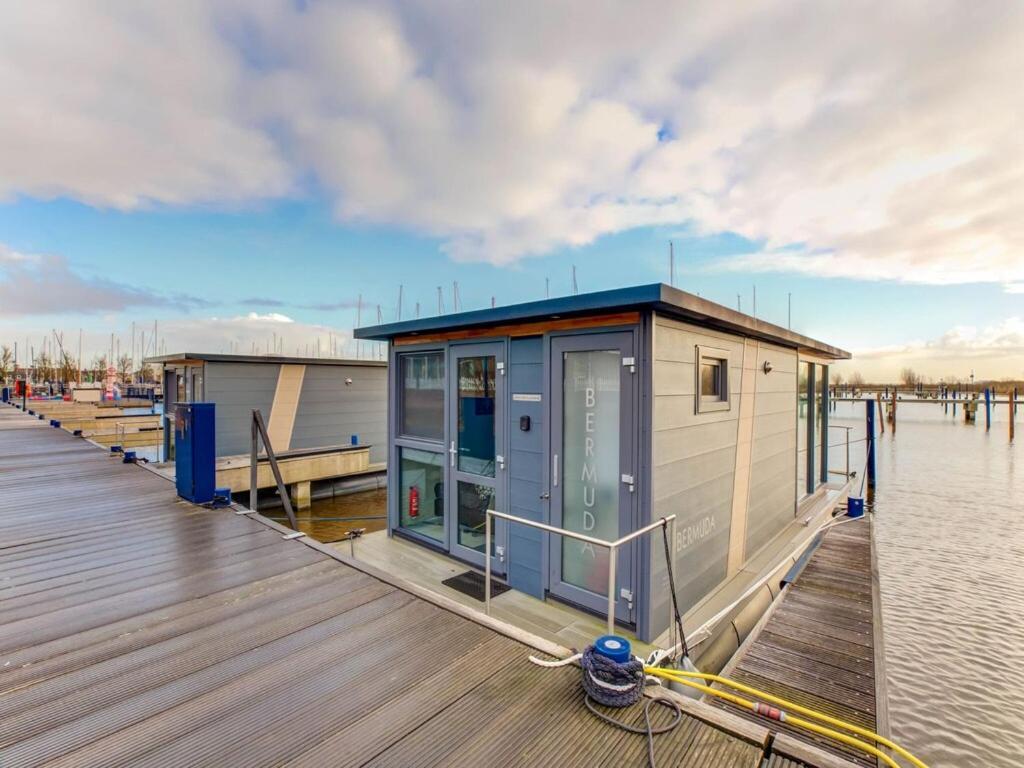 Modern Houseboat In Marina Of Volendam Hotel ภายนอก รูปภาพ